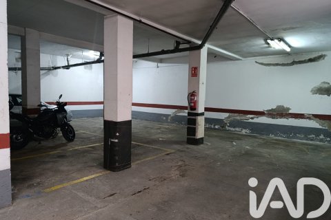 Autotallit myytävänä Zaragoza, Espanja , 180 m2 No. 192245 - kuva 3