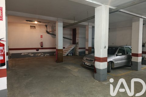 Autotallit myytävänä Zaragoza, Espanja , 180 m2 No. 192245 - kuva 4