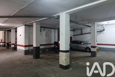 Autotallit myytävänä Zaragoza, Espanja , 180 m2 No. 192245 - kuva 2