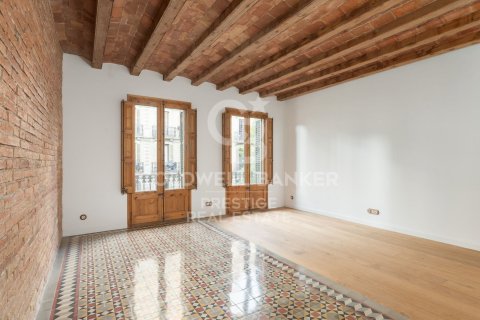 Продажа квартиры в Барселона, Испания 3 спальни, 97м2 №156810 - фото 2