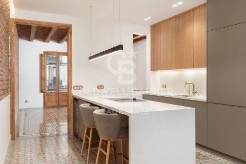 Продажа квартиры в Барселона, Испания 3 спальни, 97м2 №156810 - фото 7