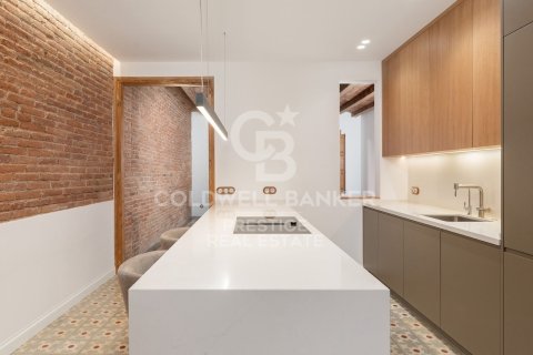 Продажа квартиры в Барселона, Испания 3 спальни, 97м2 №156810 - фото 6
