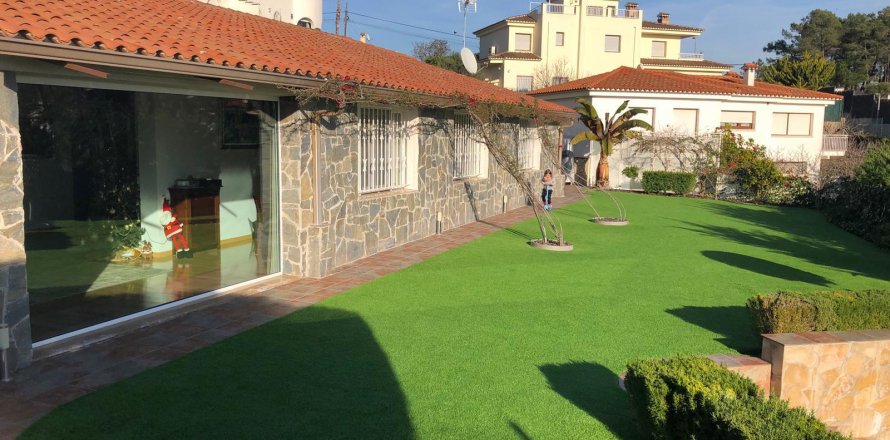 Māja Lloret de Mar, Girona, Spānijā 3 istabas, 216 m2 Nr. 73714