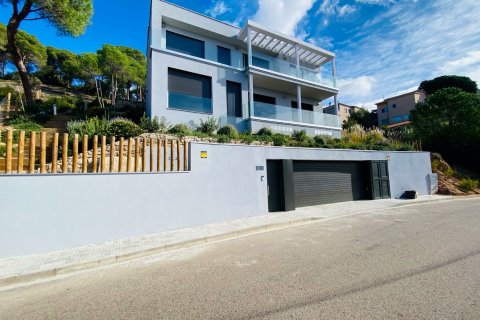House for sale Lloret de Mar, Girona, Spain 4 bedrooms, 340 sq.m. No. 73713 - photo 1