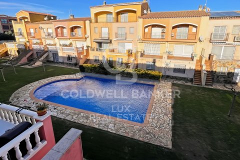 Hus i Empuriabrava, Girona, Spanien 3 sovrum, 175 kvm. Nr. 157256