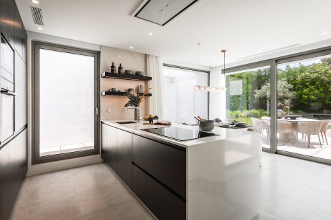 Willa w El Paraiso, Malaga, Hiszpania 5 sypialni, 406 mkw. nr 161993 – zdjęcie 10