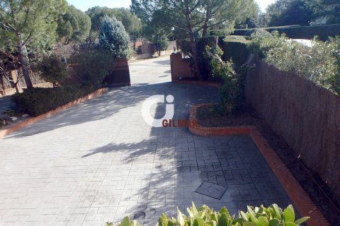 Villa for rent in Las Rozas de Madrid, Madrid, Spain 5 bedrooms, 600 sq.m. No. 193020 - photo 18