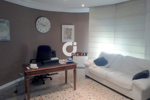 Villa for rent in Las Rozas de Madrid, Madrid, Spain 5 bedrooms, 600 sq.m. No. 193020 - photo 22