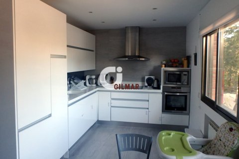 Villa for rent in Las Rozas de Madrid, Madrid, Spain 5 bedrooms, 600 sq.m. No. 193020 - photo 2