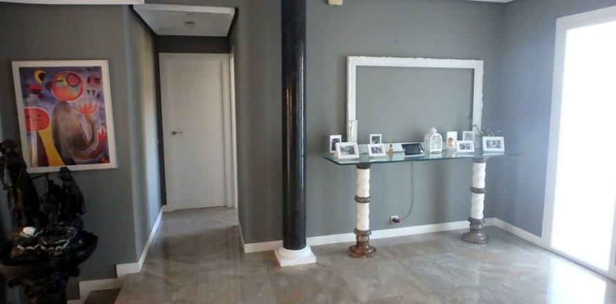 Villa in Las Rozas de Madrid, Madrid, Spain 5 bedrooms, 600 sq.m. No. 193020