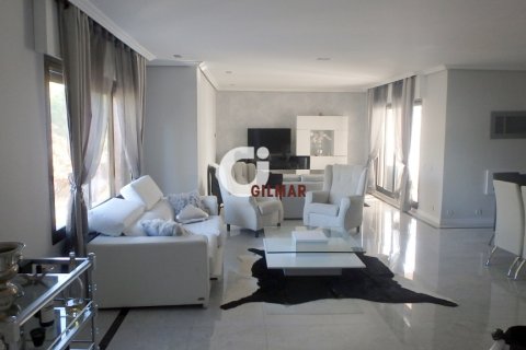 Villa for rent in Las Rozas de Madrid, Madrid, Spain 5 bedrooms, 600 sq.m. No. 193020 - photo 8
