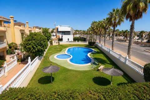 Lägenhet till salu i La Zenia, Alicante, Spanien 2 sovrum, 69 kvm. Nr. 193018 - foto 2
