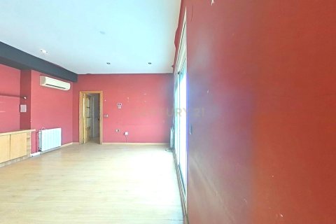 House for sale in Sabadell, Barcelona, Spain 3 bedrooms, 81 sq.m. No. 186483 - photo 3