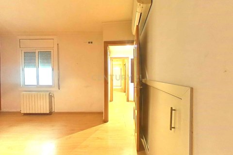 House for sale in Sabadell, Barcelona, Spain 3 bedrooms, 81 sq.m. No. 186483 - photo 22