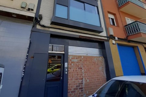 Huoneisto myytävänä Mataro, Barcelona, Espanja , 97 m2 No. 186703 - kuva 2