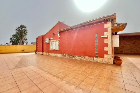 Продажа квартиры в Торревьеха, Аликанте, Испания 2 спальни, 120м2 №165973 - фото 2