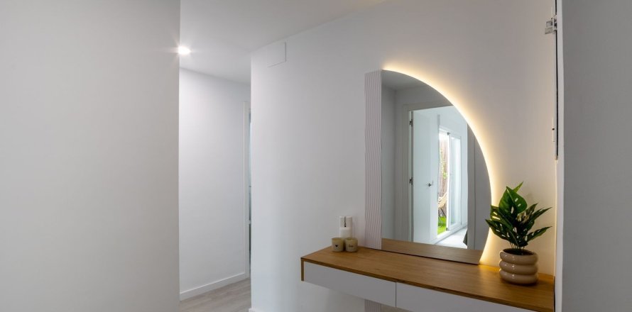 Appartamento a Benidorm, Alicante, Spagna 4 camere da letto, 110 mq. N° 142969