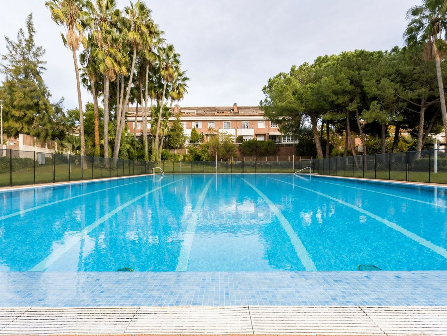 Hus i Esplugues de Llobregat, Barcelona, Spanien 5 sovrum, 354 kvm. Nr. 184606