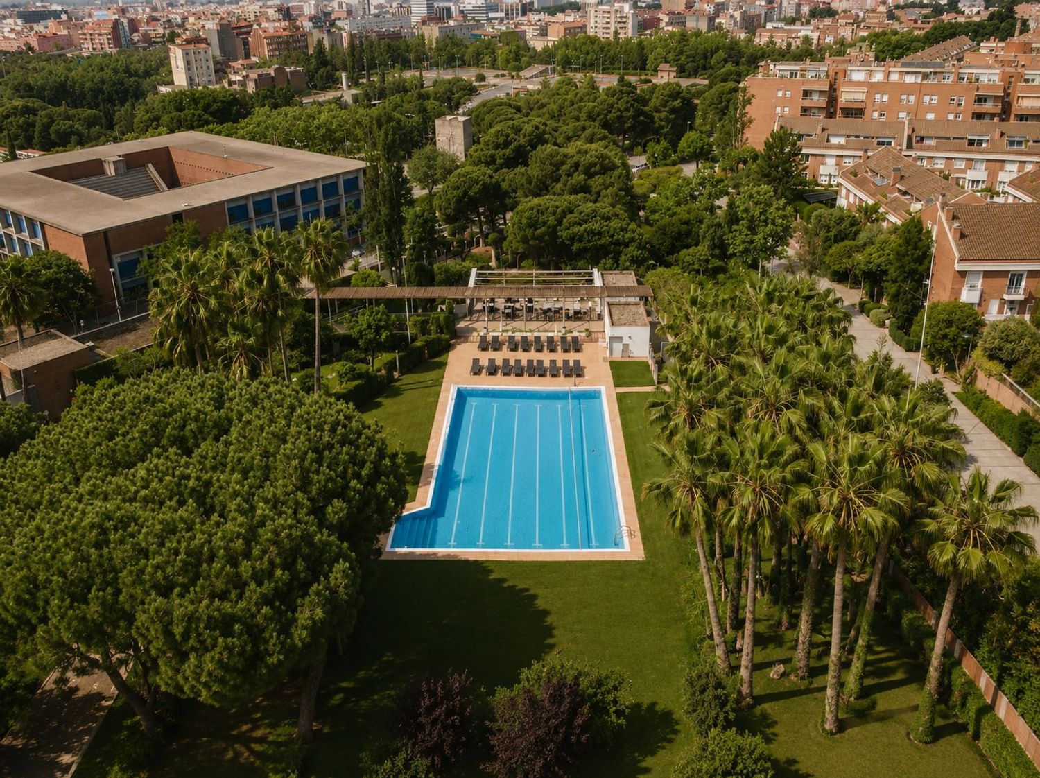 Hus i Esplugues de Llobregat, Barcelona, Spanien 5 sovrum, 354 kvm. Nr. 184606