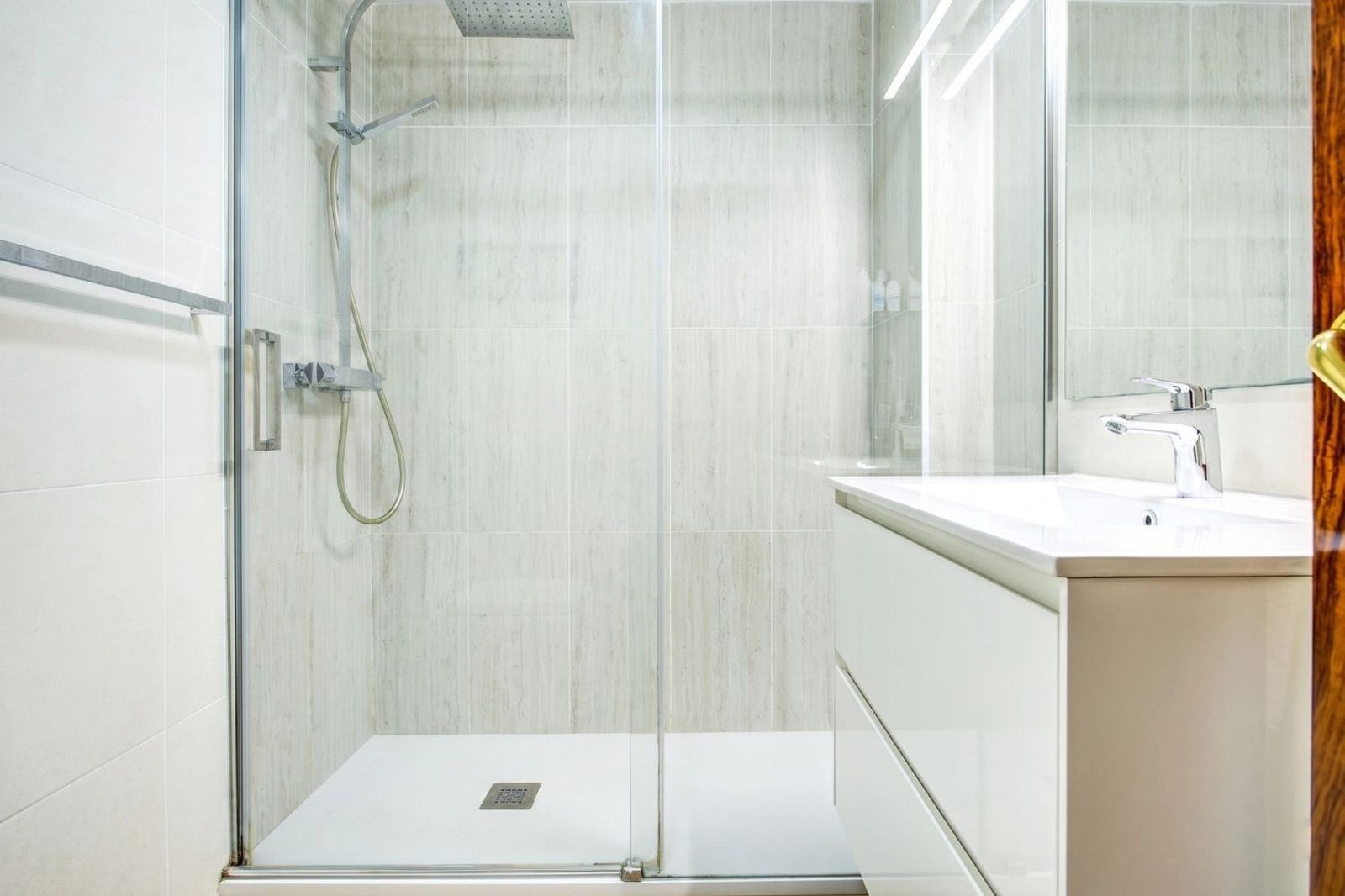 Apartment à Barcelona, Espagne 4 chambres, 130 m2 No. 184611
