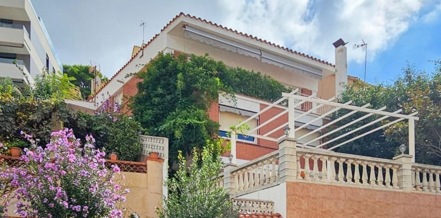House in Sant Just Desvern, Barcelona, Spanien 5 Schlafzimmer, 240 m2 Nr. 184608