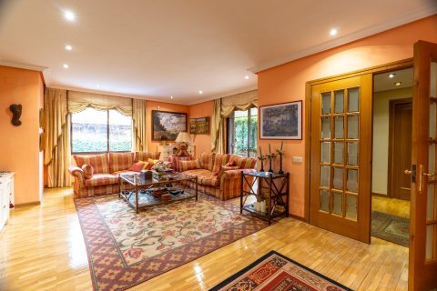 Dom w Madrid, Hiszpania 6 sypialni, 410 mkw. nr 150053 – zdjęcie 3