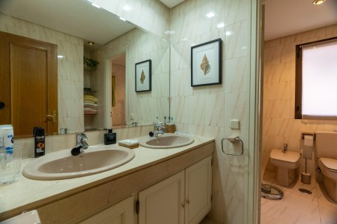 Dom w Madrid, Hiszpania 6 sypialni, 410 mkw. nr 150053 – zdjęcie 26