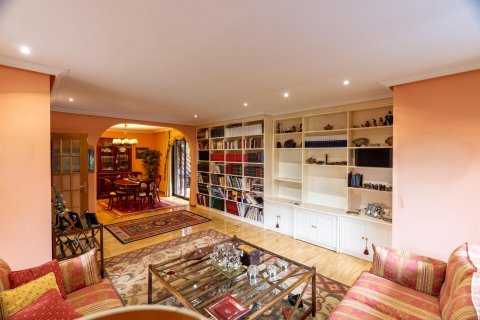 Dom w Madrid, Hiszpania 6 sypialni, 410 mkw. nr 150053 – zdjęcie 8