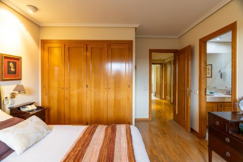 Dom w Madrid, Hiszpania 6 sypialni, 410 mkw. nr 150053 – zdjęcie 24