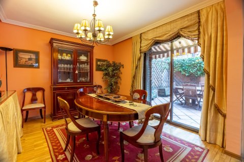 Dom w Madrid, Hiszpania 6 sypialni, 410 mkw. nr 150053 – zdjęcie 11