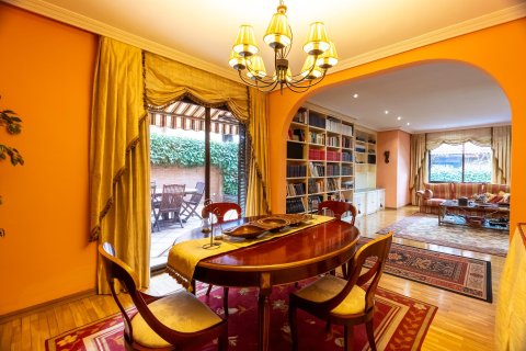 Dom w Madrid, Hiszpania 6 sypialni, 410 mkw. nr 150053 – zdjęcie 12