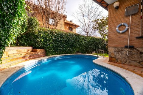 Dom w Madrid, Hiszpania 6 sypialni, 410 mkw. nr 150053 – zdjęcie 2