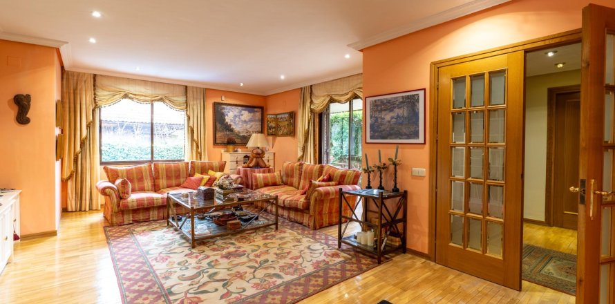 Māja Madrid, Spānijā 6 istabas, 410 m2 Nr. 150053