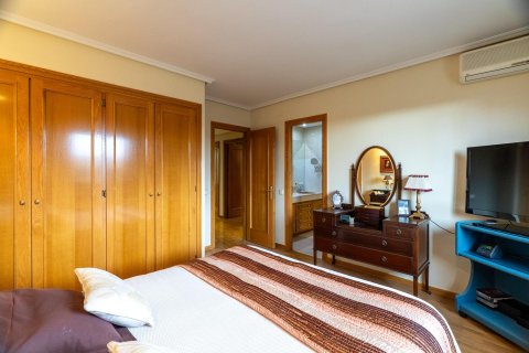 Dom w Madrid, Hiszpania 6 sypialni, 410 mkw. nr 150053 – zdjęcie 22