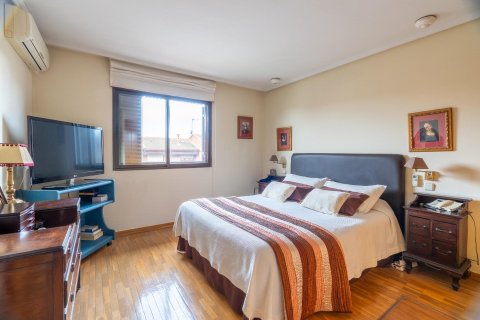 Dom w Madrid, Hiszpania 6 sypialni, 410 mkw. nr 150053 – zdjęcie 20