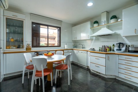 Dom w Madrid, Hiszpania 6 sypialni, 410 mkw. nr 150053 – zdjęcie 15