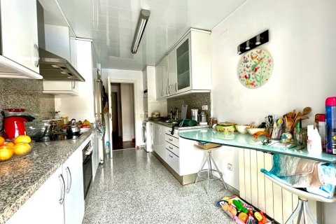 Apartment à vendre à Barcelona, Espagne, 3 chambres, 101 m2 No. 140873 - photo 2