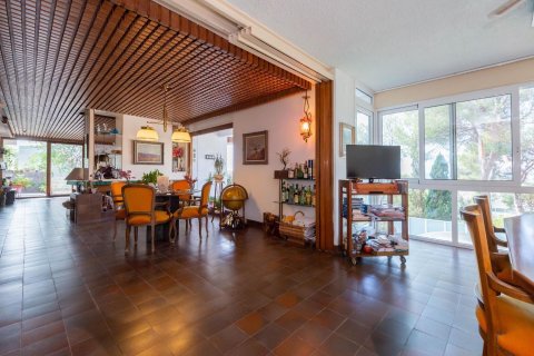 Сasa en venta en Castelldefels, Barcelona, España 9 dormitorios, 653 m2 No. 164802 - foto 5