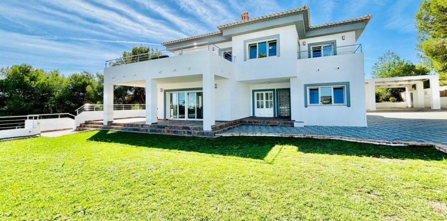 Villa in Javea, Alicante, Spain 7 bedrooms, 300 sq.m. No. 149017