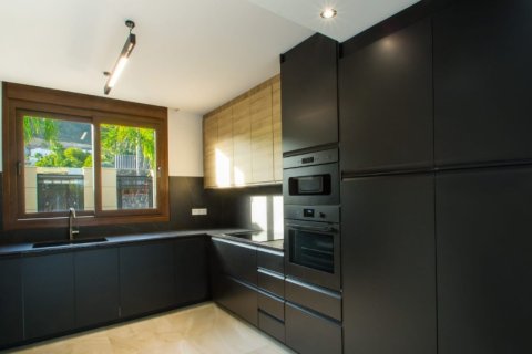 Villa for sale in Finestrat, Alicante, Spain 4 bedrooms, 380 sq.m. No. 145973 - photo 9