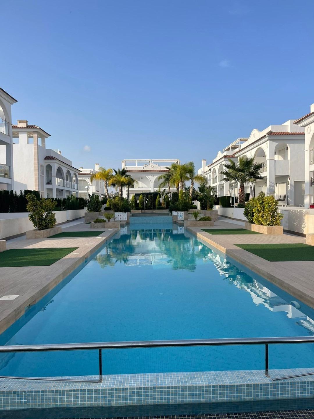 Bungalowi Ciudad Quesada, Alicante, Espanja 2 makuuhuonetta, 260 m2 No. 113215