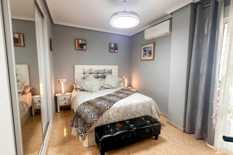 Apartment for sale in Torrevieja, Alicante, Spain 3 bedrooms, 94 sq.m. No. 167996 - photo 14