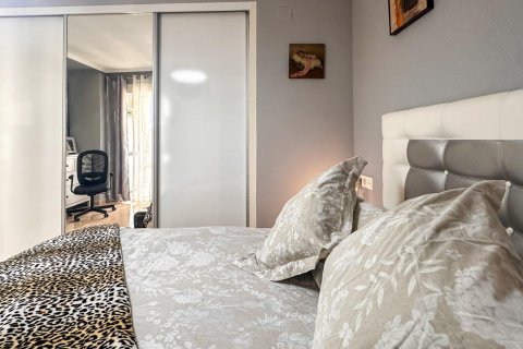 Apartment for sale in Torrevieja, Alicante, Spain 3 bedrooms, 94 sq.m. No. 167996 - photo 12