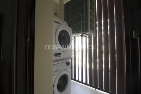 Apartment à vendre à Fuengirola, Malaga, Espagne, 2 chambres, 90 m2 No. 167999 - photo 25