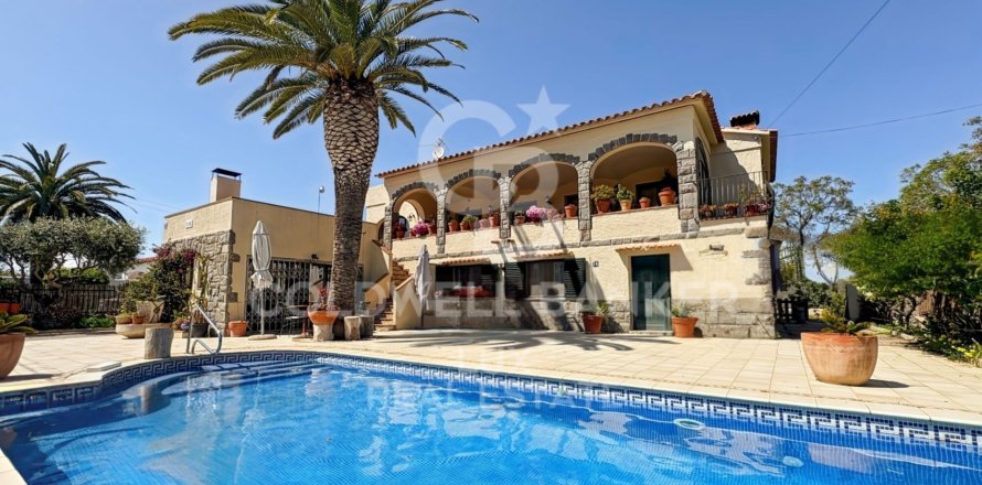 Villa in Empuriabrava, Girona, Spanien 4 Schlafzimmer, 372 m2 Nr. 158844