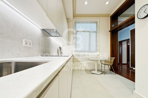 Lägenhet för uthyrning i Barcelona, Spanien 2 sovrum, 118 kvm. Nr. 160466 - foto 22