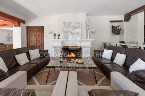 Villa for rent in Benahavis, Malaga, Spain 12 bedrooms, 1058 sq.m. No. 160467 - photo 4