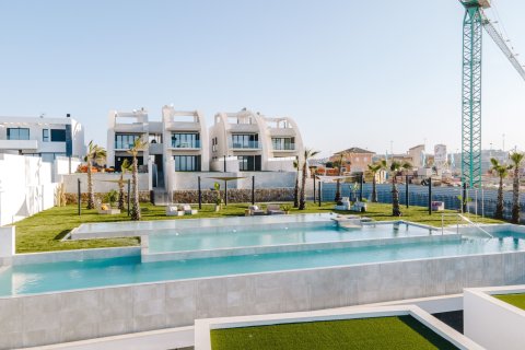 Bungalow till salu i Ciudad Quesada, Alicante, Spanien 4 sovrum, 240 kvm. Nr. 163633 - foto 4