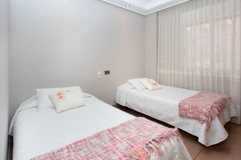 Villa for sale in Torrevieja, Alicante, Spain 180 sq.m. No. 181651 - photo 14