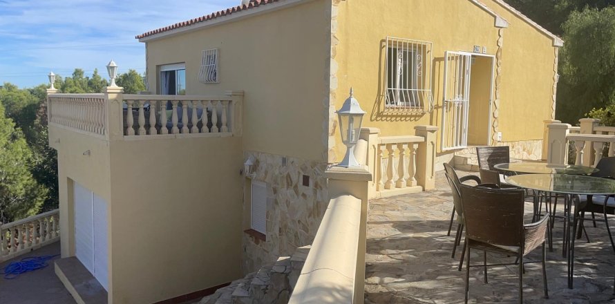 Apartment in La Nucia, Alicante, Spain 4 bedrooms, 200 sq.m. No. 177874